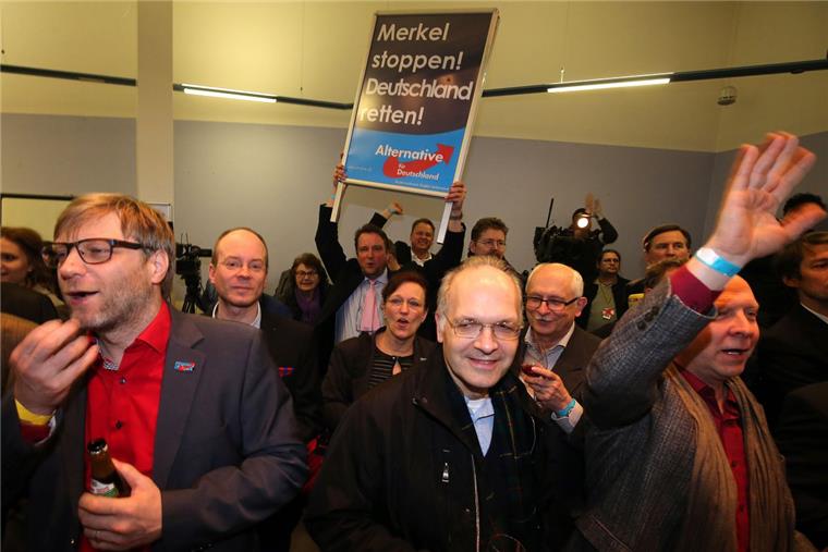 Forscher: AfD-Wähler glauben, sie kommen zu kurz Nach der Bekanntgabe der ersten Hochrechnung der Landtagswahlen in Sachsen-Anhalt, Rheinland-Pfalz und Baden-Württemberg war die Freude bei den AfD-Anhängern groß.