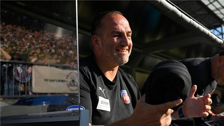 Nach der Europapokal-Premiere nun Bundesliga-Start für Heidenheims Trainer Frank Schmidt 