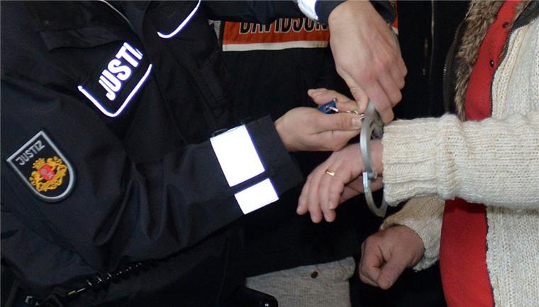 Mitglied des Miri-Clans will drohende Abschiebung mit Klage verhindern Nach der illegalen Einreise des erst kürzlich in den Libanon abgeschobenen Miri-Clan-Mitglieds hat dieser nun Klage eingereicht.