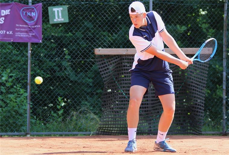 Kira Erden im Halbfinale der Louis-Müller-Open in Nordenham Nach der Niederlage gegen den an drei Gesetzten besiegte Massimo Stüdemann (Foto) Jonas Thölen (beide SV Nordenham) in der Nebenrunde.