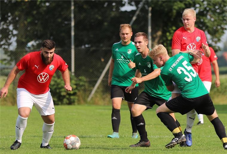 1. FC Nordenham will ersten Saisonsieg in der Kreisliga landen Nach der Niederlage im Kreispokal beim Erst-Kreisklassisten SV Phiesewarden sehnt sich der 1. FC Nordenham (rote Trikots) nach einem Erfolgserlebnis