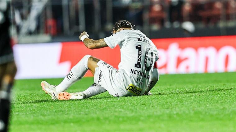 Neymar weint nach Niederlage Nach der Niederlage war Spieler Neymar am Boden zerstört.