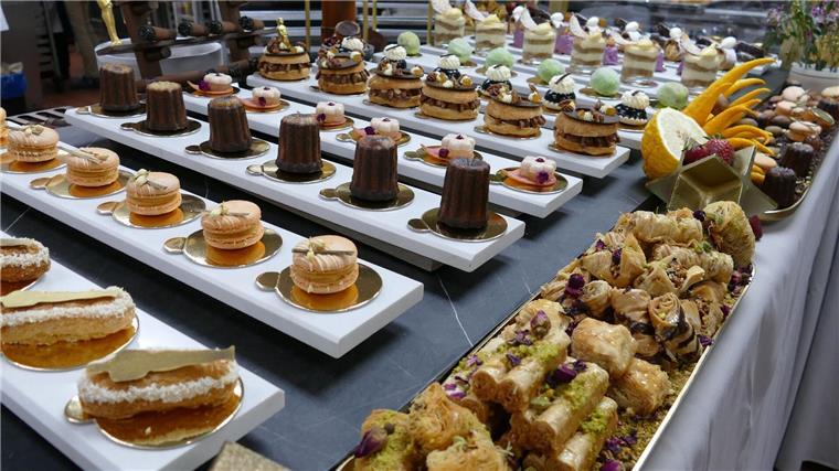 Gulasch, Gebirgsgarnelen und Strudel für die Oscar-Stars Nach der Oscar-Gala feiern die Gäste beim Governors Ball.