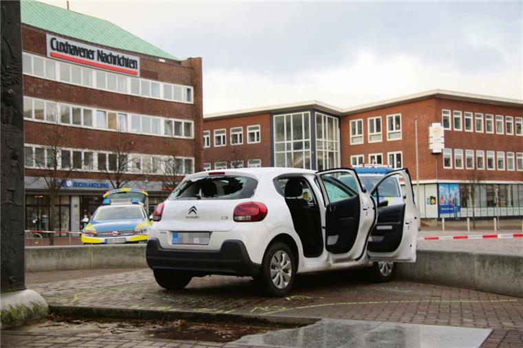 Auto rast in Cuxhaven in Fußgänger: Prozess wegen versuchten Mordes beginnt Nach der Schreckensfahrt in Cuxhaven im November beginnt am 26. März der Prozess wegen versuchten Mordes.