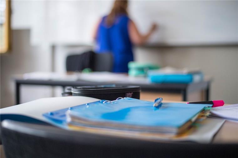 Bildung in Bremerhaven: Betriebe müssen Nachhilfe geben Nach der Schulzeit beherrschen viele Auszubildenden in Bremerhaven die Grundfertigkeiten wie Lesen, Rechnen und Schreiben nicht. Das beklagen die Betriebe.