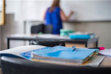 Nach der Schulzeit beherrschen viele Auszubildenden in Bremerhaven die Grundfertigkeiten wie Lesen, Rechnen und Schreiben nicht. Das beklagen die Betriebe.