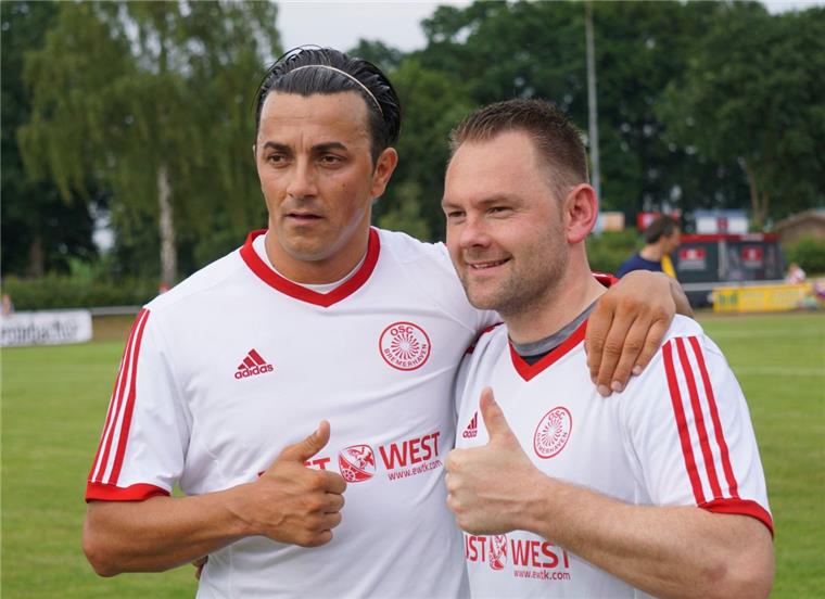 Senioren des OSC haben Pech im Elfmeterschießen Nach der Vorrunde war bei Özkan Kirhan (links) und Mario Gagelmann noch alles im Lot. Foto Schmidt