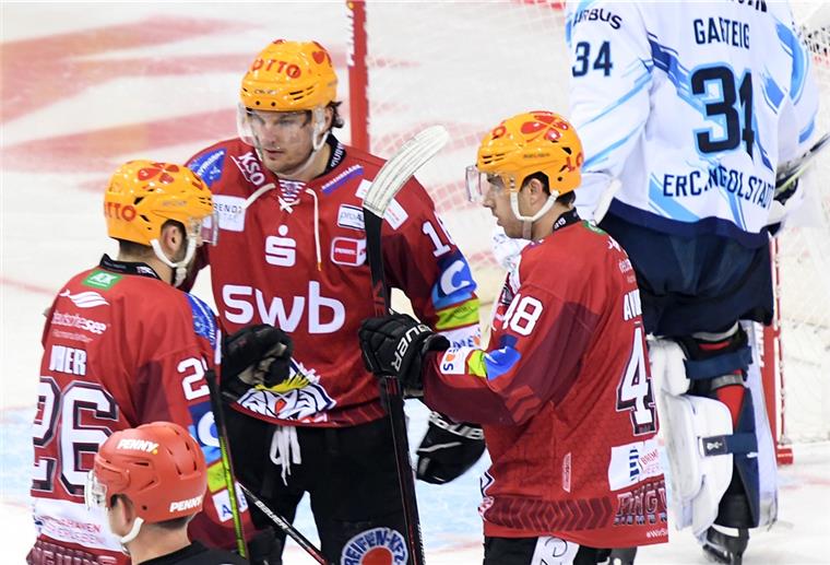 Pinguins dürfen von der Champions League träumen Nach drei Niederlagen in Folge haben die Pinguins wieder einen Sieg eingespielt und sind damit nicht mehr vom zweiten Platz in der Nord-Gruppe der DEL zu verdrängen.