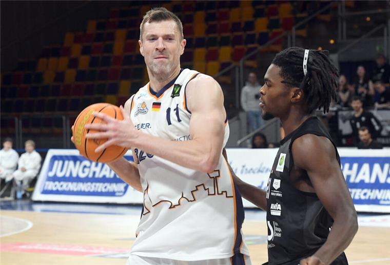 Nach drei Spielzeiten in Bremerhaven verlässt Robert Oehle die Eisbären.