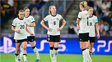Nach einem anstrengenden Fußballspiel wie dem EM-Viertelfinale kann ein Eisbad ein wenig helfen.