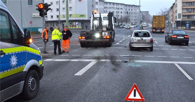 Auffahrunfall in Bremerhaven-Mitte: Staus im Berufsverkehr Nach einem Auffahrunfall auf der Lloydstraße in Bremerhaven kam es zu Staus im Berufsverkehr.