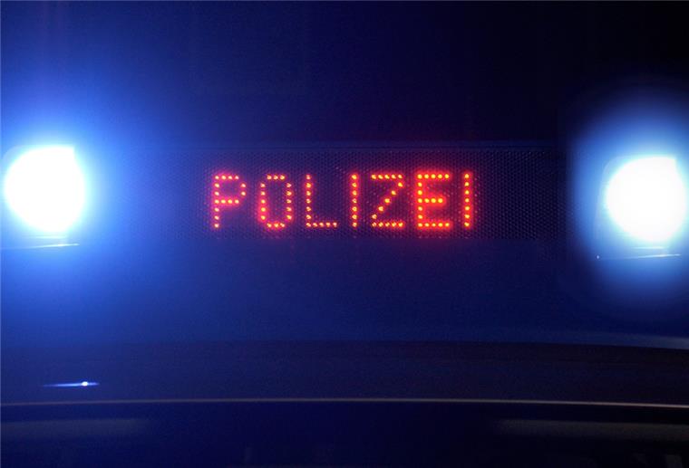 Zeugen gesucht: Autorennen auf der Weserstraße Nach einem Autorennen auf der Weserstraße mit vier beteiligten Fahrern sucht die Polizei Bremerhaven Zeugen.