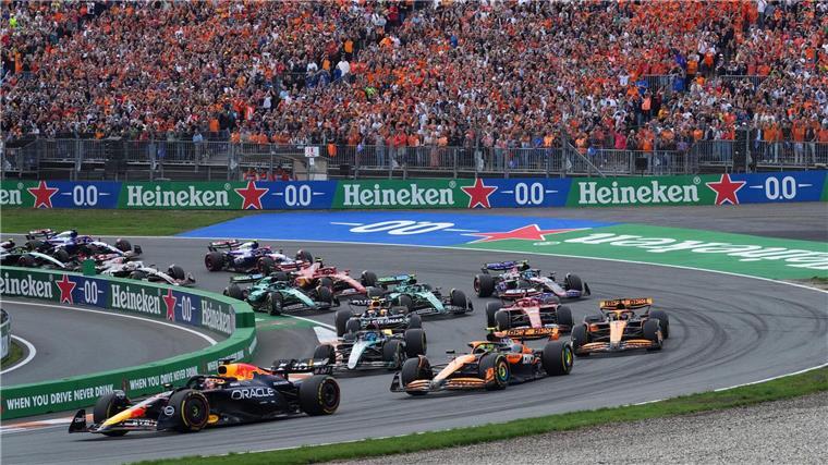 Verstappen verpasst Sieg auch beim Heimrennen Nach einem besseren Start kann Verstappen seine eroberte Führung letztlich nicht behaupten.