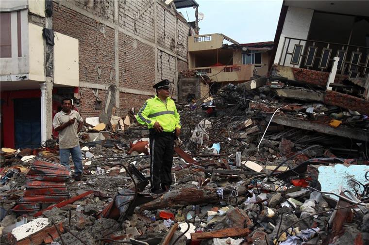 Nach einem Erdbeben in Ecuador ist die Zahl der Toten auf 233 gestiegen. Auch in Japan wackelte erneut die Erde. 