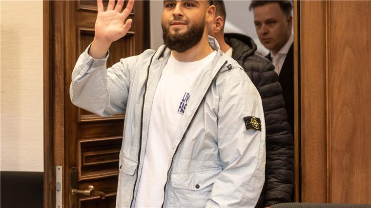 Fat Comedys Anwalt: „Er hat verstanden“ Nach einem milden Urteil im Strafprozess muss der Rapper nun noch in Ordnungshaft (Archivbild)