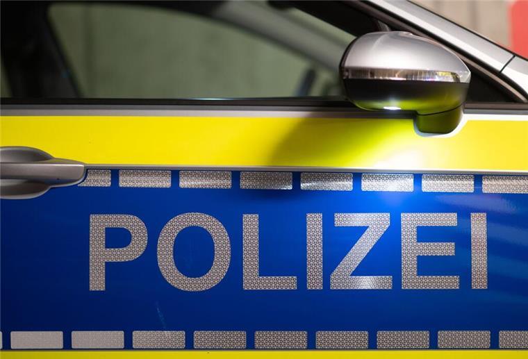 Zeuge stoppt Flüchtenden nach mutmaßlichem Raub Auto