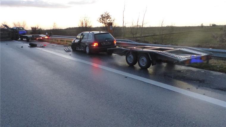 Schwerer Unfall auf der A27: Polizei sucht jetzt Zeugen Nach einem Unfall auf der A27 bei Hagen sucht die Polizei Zeugen.
