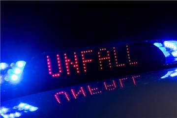 Nach einem Unfall auf der A27 sucht die Polizei Zeugen.