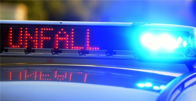 Bremerhaven: Fahrgäste in Bus verletzt – Unfallfahrer gesucht Nach einem Unfall auf der Friedrich-Ebert-Straße in Bremerhaven sucht die Polizei den Unfallfahrer.