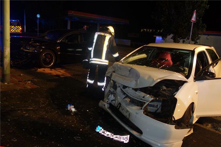 Unfall in Lehe: Zwei Menschen kommen ins Krankenhaus Nach einem Unfall auf der Straße der Pferdebade in Bremerhaven-Lehe wurden zwei Menschen ins Krankenhaus gebracht.