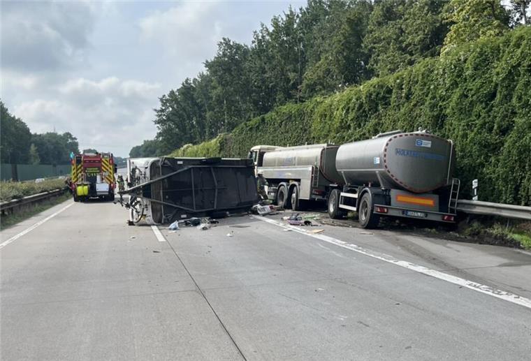 A27-Unfall bei Bremerhaven: Deichbrand-Heimkehrer müssen mit Stau rechnen Unfall auf einer Autobahn.