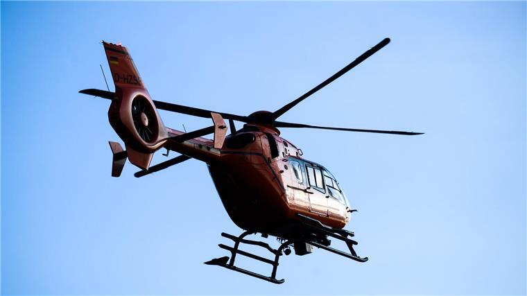 Nach einem Unfall in Südbrookmerland wird eine Frau mit schweren Verletzungen in ein Krankenhaus geflogen. (Symbolbild)