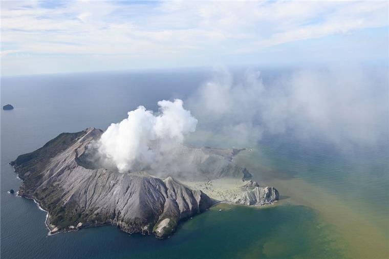 Neuseeland: Ein Toter bei Vulkanausbruch Nach einem Vulkanausbruch auf der neuseeländischen Insel White Island suchen die Rettungskräfte nach mehreren Vermissten.