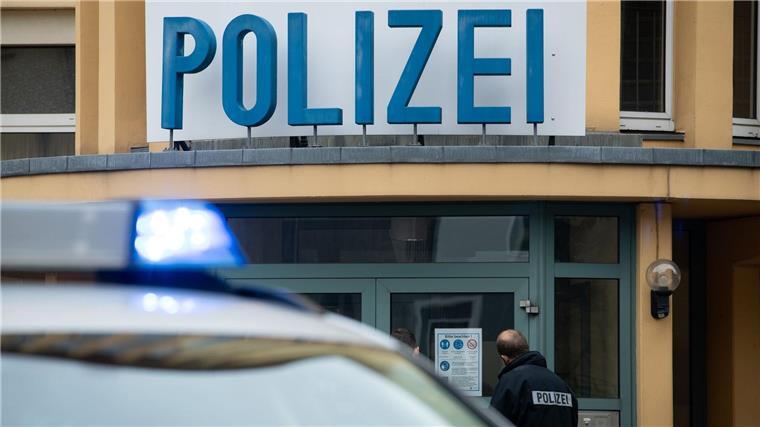 Nach einer Bombendrohung gegen zwei Schulen in Osnabrück gibt die Polizei Entwarnung. (Symbolfoto)