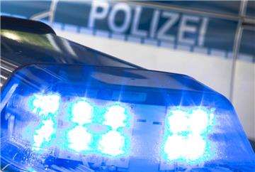 Nach einer Fahrerflucht auf der Schiffdorfer Chaussee in Bremerhaven sucht die Polizei Zeugen.