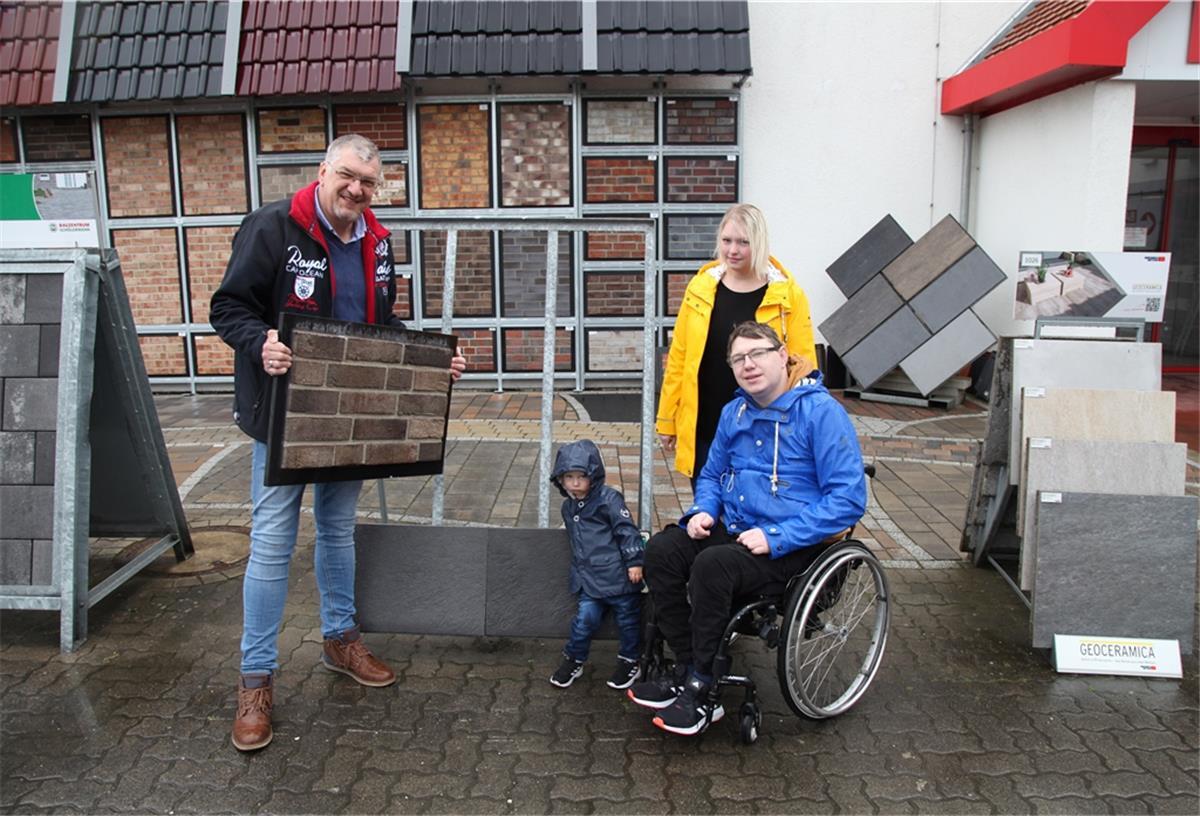 „Unser Traumhaus“: Welche Farbe soll die Fassade haben? Nach einer langen Suche fündig geworden: Yvonne und Marvin Holst haben sich für einen Klinker für ihr Haus entschieden. Dieser wird nun bis zum Bau in Otterndorf eingelagert.