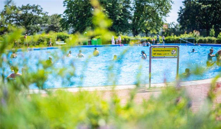 Nach einer Schlägerei im Freibad Grünhöfe wird eine Sicherheitsfirma eingesetzt.