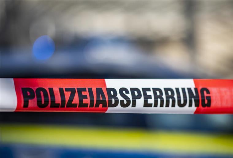 Nach einer Sprengstoff-Attacke auf eine Schule in Bremen-Walle sucht die Polizei Zeugen. (Symbolbild)