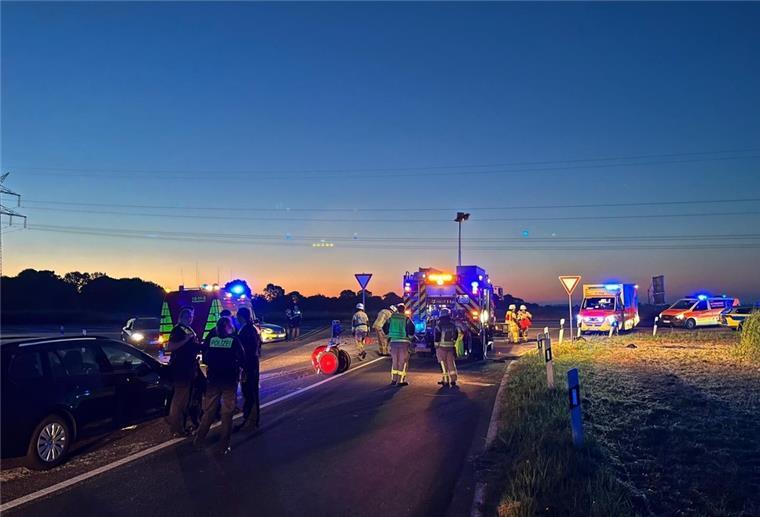 Nach einer Verfolgungsjagd mit der Polizei kam es am frühen Donnerstagmorgen zu einem Verkehrsunfall in Stadland.