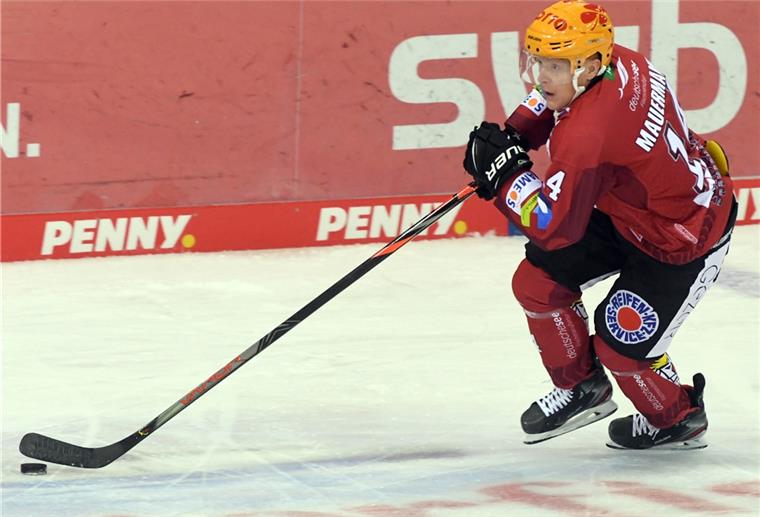 Pinguins kassieren eine Niederlage in Straubing Nach fast zwei Monaten Verletzungspause konnte Ross Mauermann wieder für die Fischtown Pinguins spielen.