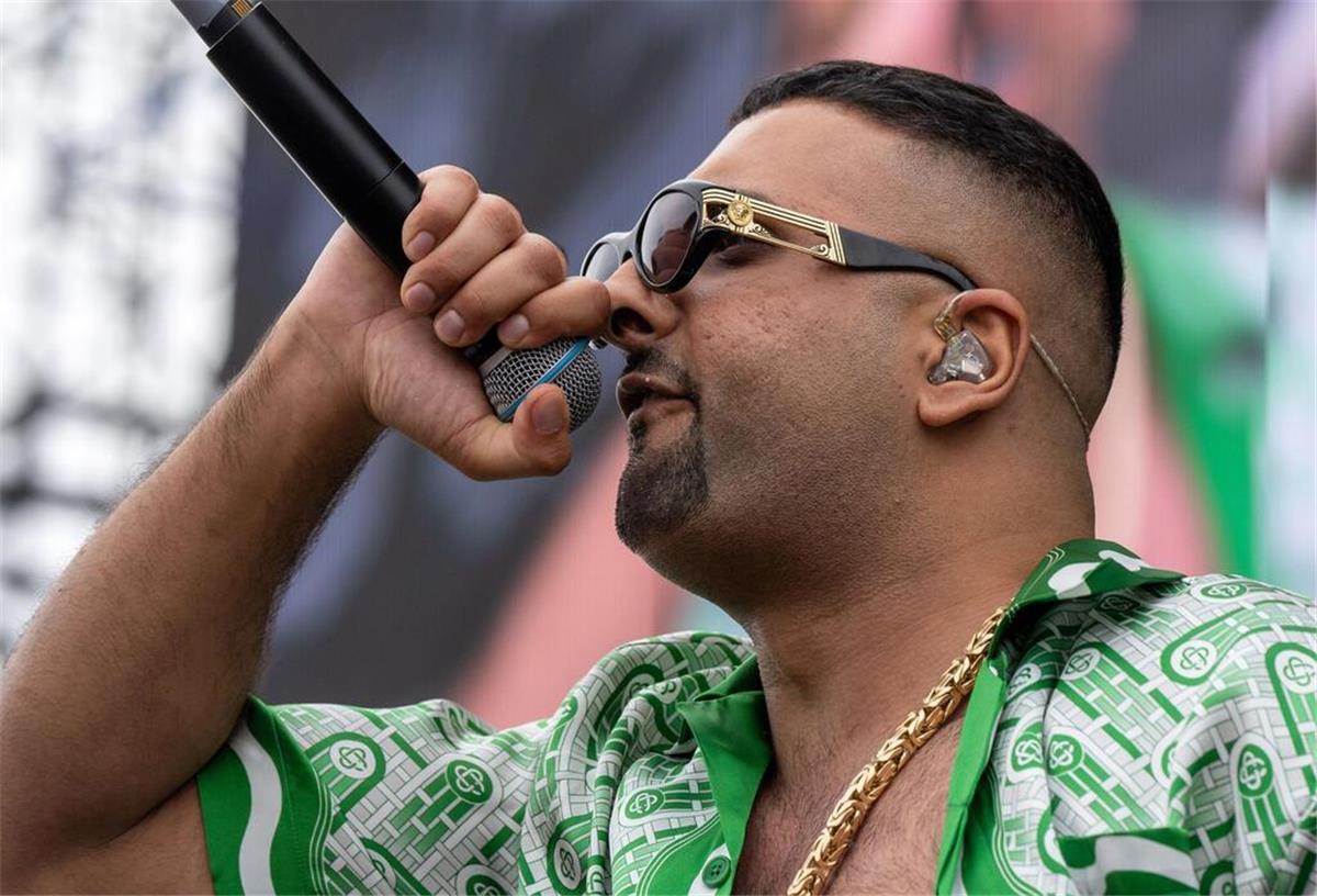 Nach längerer Pause hat sich der Bonner Rapper mit einer neuen Single zurückgemeldet.