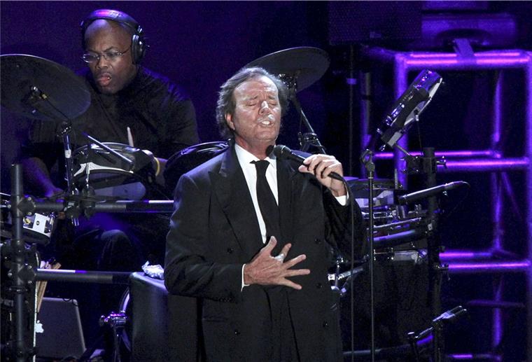 Julio Iglesias beruhigt seine Fans Nach mehrwöchigem Schweigen hat der spanische Schlagersänger Julio Iglesias den Spekulationen über seinen Gesundheitszustand ein Ende gesetzt.
