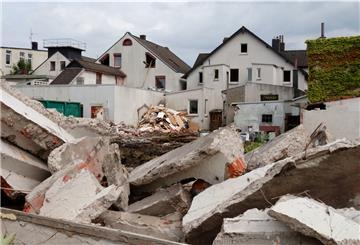 Nach mehrwöchigen vorbereitenden Arbeiten hat am Montag der Abriss der Gebäude in der nördlichen Fußgängerzone auf den Flächen begonnen, die die GNSG gekauft hat.