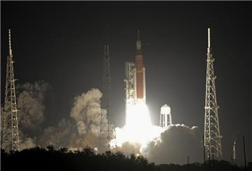 Eine «Space Launch System»-Rakete startet am Weltraumbahnhof Cape Canaveral.
