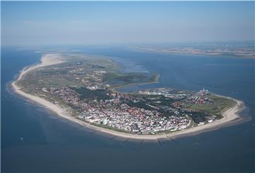 Nach Norderney kommt man von Norddeich aus auch testweise mit dem Katamaran.