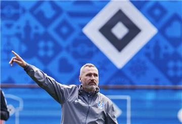 Nach oben soll es gehen: Cheftrainer Tim Walter will mit seiner Mannschaft wieder aufsteigen in die 1. Bundesliga.