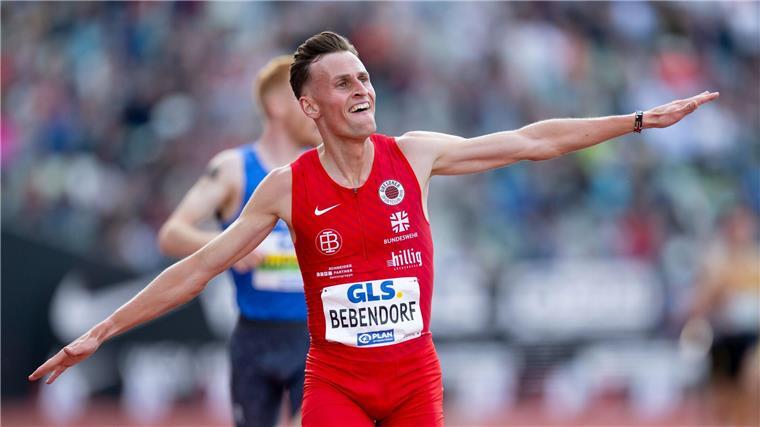 Hindernis-Meister Bebendorf denkt an schwer kranke Mutter Nach seinem Mestertitel über 3.000 Meter Hindernis sprach Karl Bebendorf über seine Mutter.