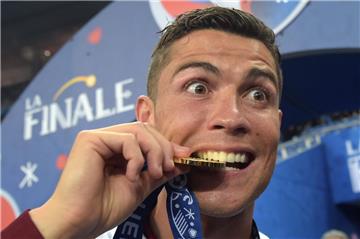 Nach seiner Knieverletzung und der tränenreichen Auswechslung gönnten Cristiano Ronaldo plötzlich sogar seine ärgsten Feinde den Titel.