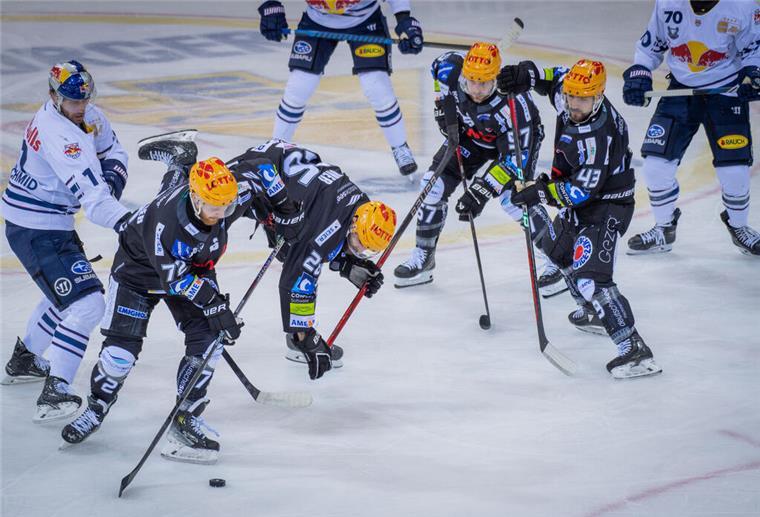 Erste Niederlage für die Pinguins in den Playoffs Nach starkem Beginn hatten die Fischtown Pinguins dem EHC Red Bull München am Freitagabend nicht viel entgegenzusetzen.