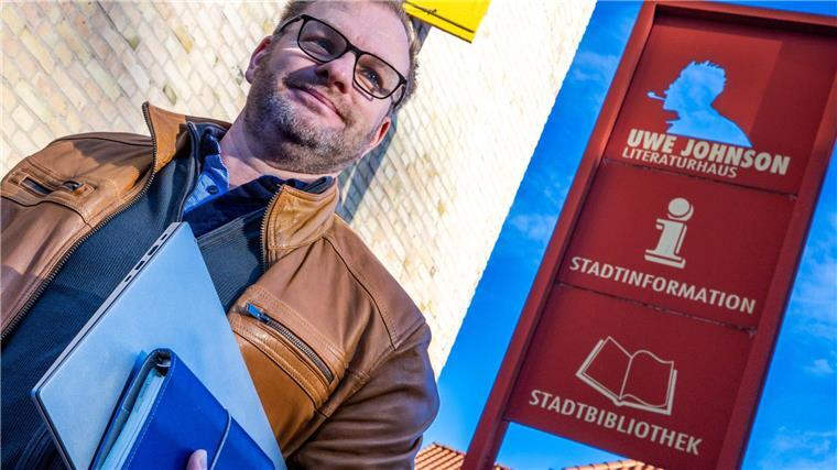 Streit um Friedman-Lesung - Literaturhaus-Chef soll gehen Nach Streit um die Ausladung Michel Friedmans trennt sich Klütz vom Leiter des Literaturhauses - der Vertrag von Oliver Hintz soll nicht verlängert werden.