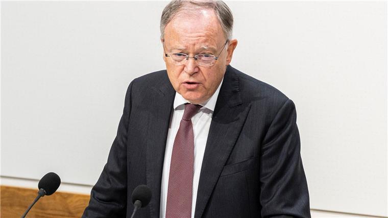 Stephan Weil zur Trump-Wahl: Niedersachsen als Wirtschaftsstandort stärken Stephan Weil reagiert auf Trumps Wahlsieg: Er fordert niedrigere Energiekosten, weniger Bürokratie und warnt vor den Gefahren für die Demokratie durch Lügen und Beleidigungen.