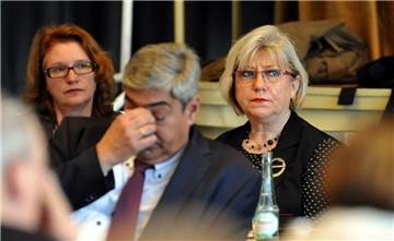 Nach vielen Auseinandersetzungen im Magistrat werden sie jetzt zu Rivalen bei der Neubesetzung des Oberbürgermeisterpostens: Melf Grantz und Beate Gissel-Baden (rechts). Foto Scheschonka