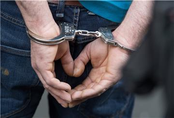 Nachdem die französischen Ermittler die verschlüsselten Chats mit den Encrochat-Handys abgehört hatten, konnte auch ein 34 Jahre alter Waffenhändler aus Bremerhaven überführt werden. In der kommenden Woche wird ihm der Prozess gemacht.