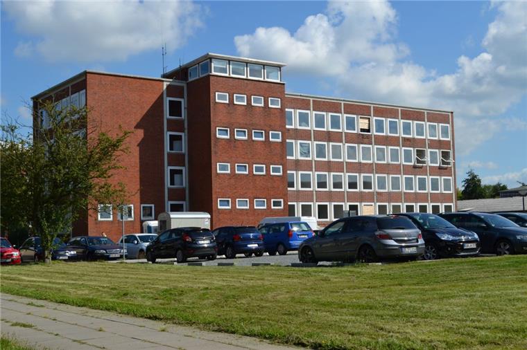 Angst vor weiteren mit Asbest verseuchten Baustellen Angst im Fischereihafen: Nachdem mehrere Arbeiter schutzlos zu Sanierungsarbeiten in ein asbestverseuchtes Gebäude im Fischereihafen geschickt worden waren, geht die Angst um, dass noch weitere Baustellen belastet sind.