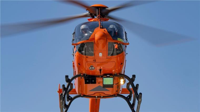 Nachdem sie von einem Auto erfasst wurde, wurde eine Fahrradfahrerin mit einem Hubschrauber in ein Krankenhaus geflogen. (Symbolbild)
