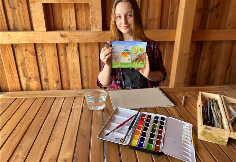 Nelly malte das Siegerbild Nachwuchskünstlerin Nelly Bosse hat mit ihrem Bild die Jury überzeugt und den Hauptpreis, ein Fahrrad, gewonnen.